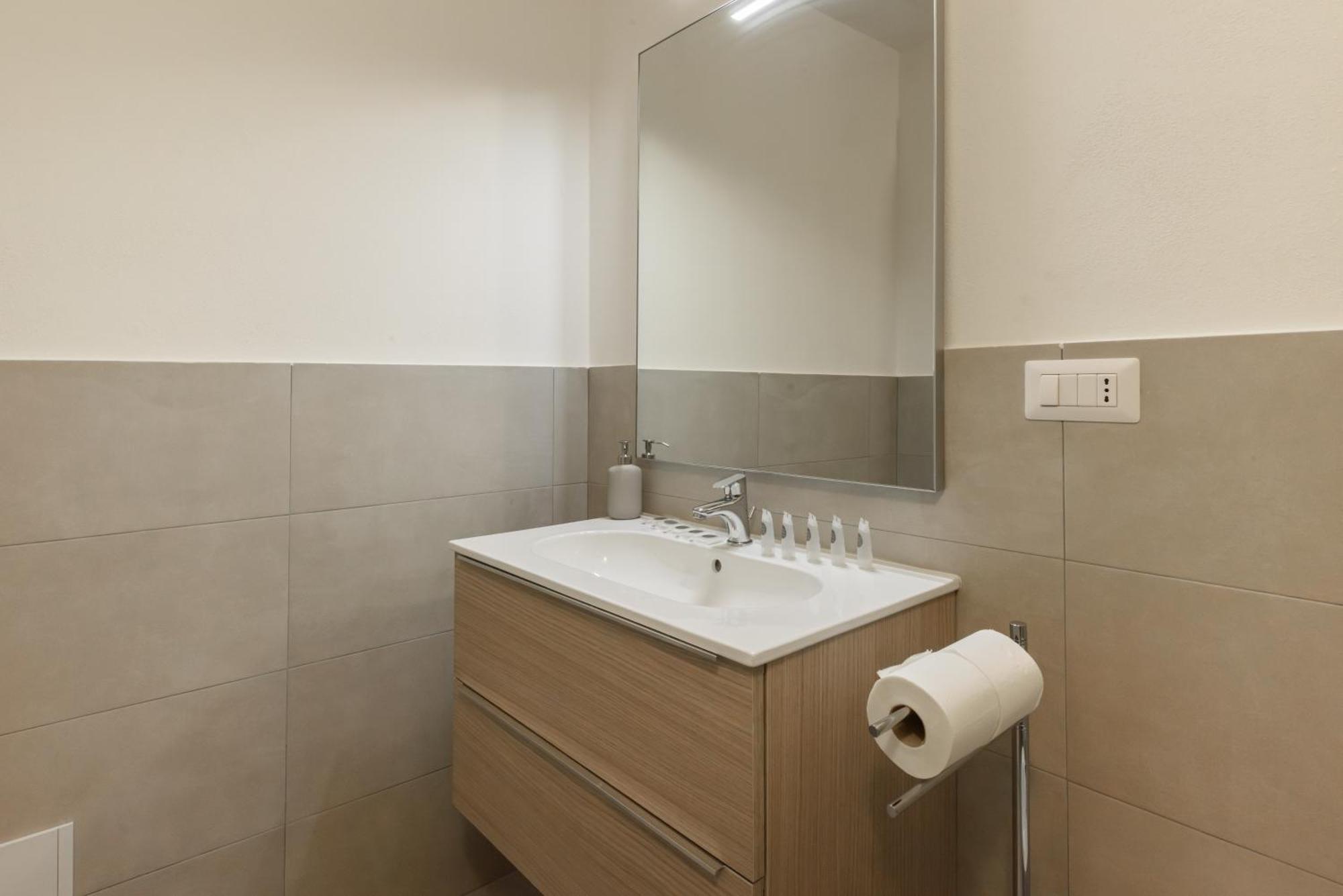Flora - Brand New Near Historic Center Apartamento
